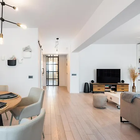Zodiac Center Apartment